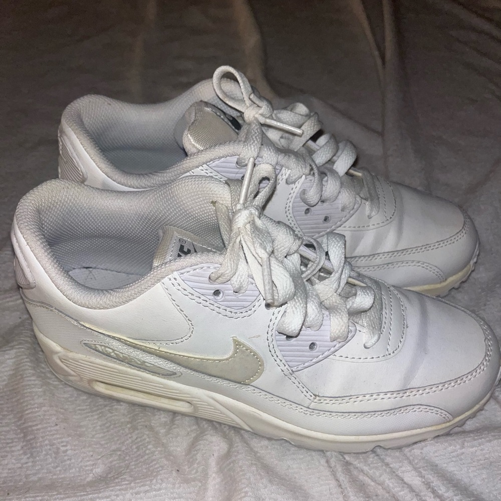 white nike air max 90